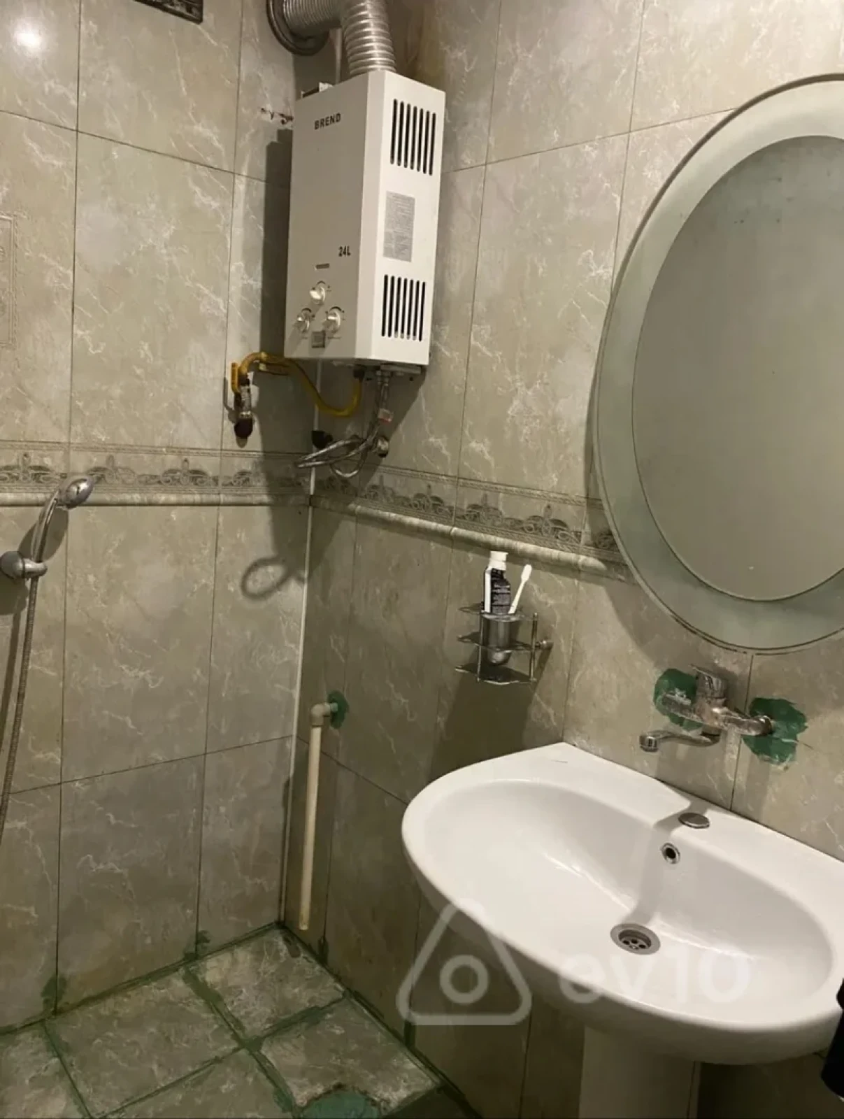 Kirayə verilir 2 otaqlı köhnə tikili 50 m²