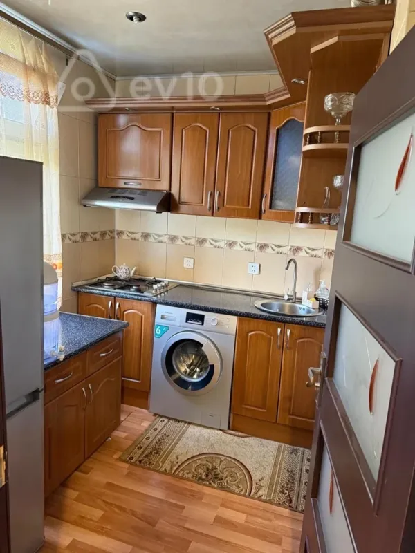 Kirayə verilir 2 otaqlı köhnə tikili 60 m²