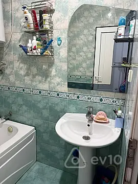 Kirayə verilir 2 otaqlı köhnə tikili 60 m²