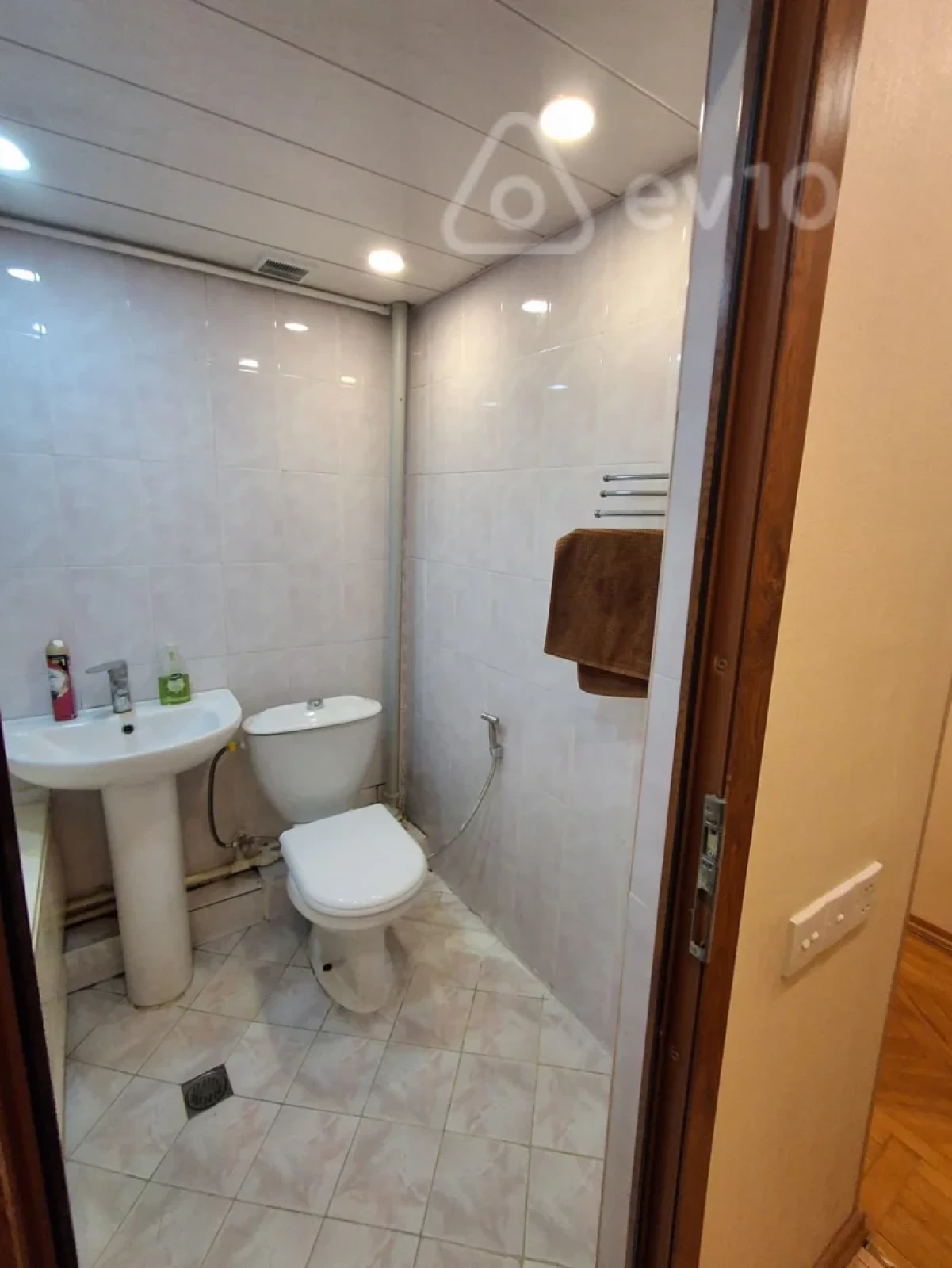 Kirayə verilir 2 otaqlı köhnə tikili 55 m²