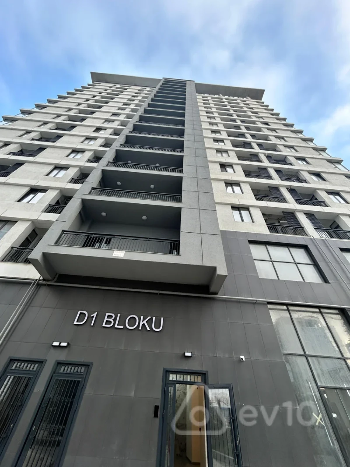 Kirayə verilir 2 otaqlı yeni tikili 77 m²