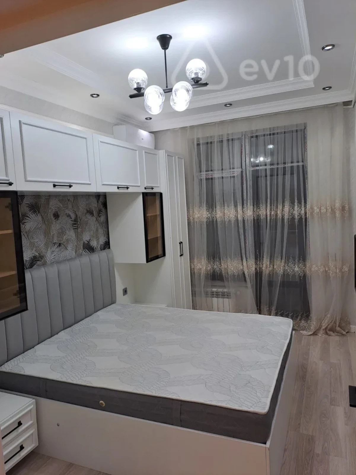 Kirayə verilir 2 otaqlı yeni tikili 65 m²