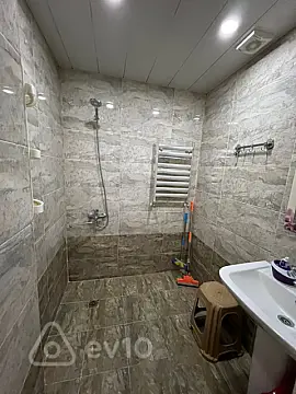 Kirayə verilir 2 otaqlı yeni tikili 50 m²