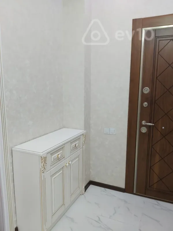Kirayə verilir 2 otaqlı yeni tikili 65 m²