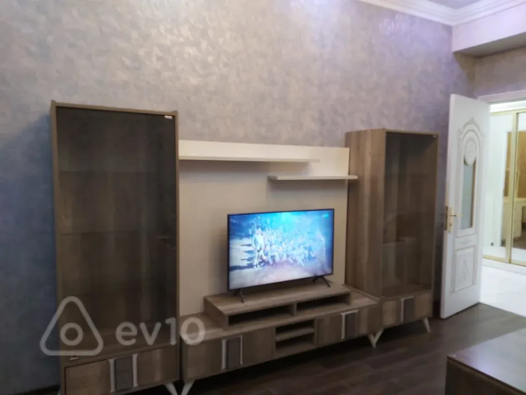 Kirayə verilir 2 otaqlı yeni tikili 65 m²