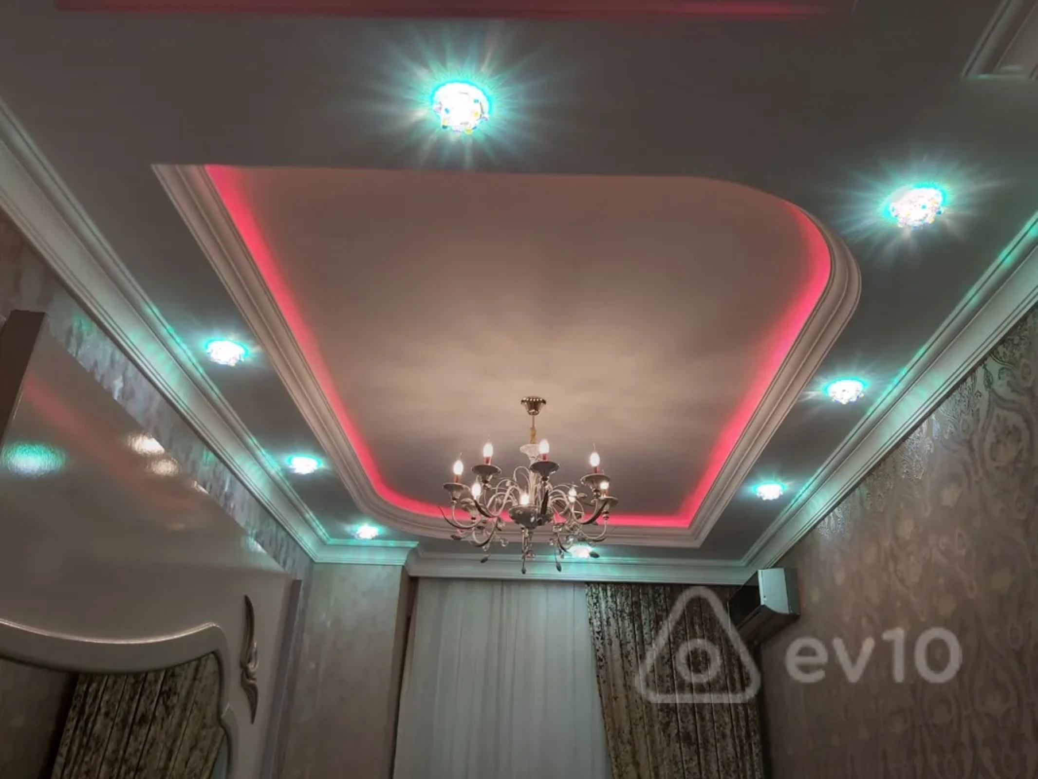 Kirayə verilir 2 otaqlı yeni tikili 65 m²