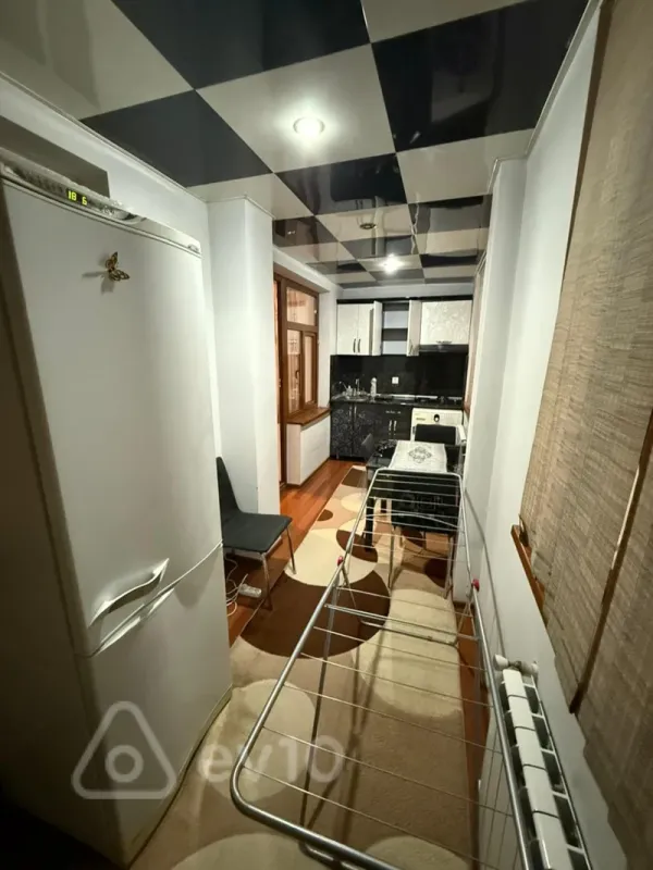 Kirayə verilir 2 otaqlı köhnə tikili 60 m²