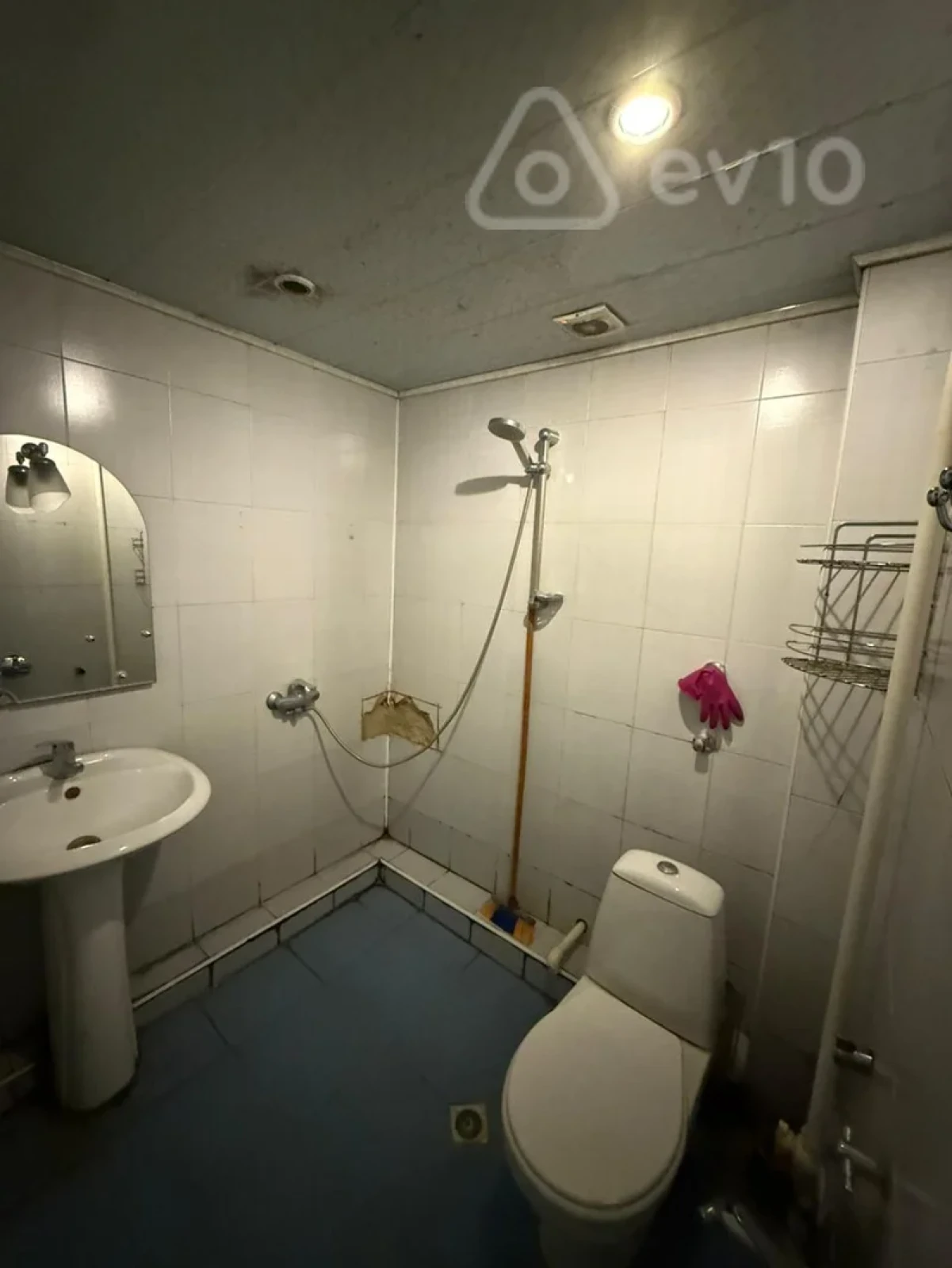 Kirayə verilir 2 otaqlı köhnə tikili 60 m²