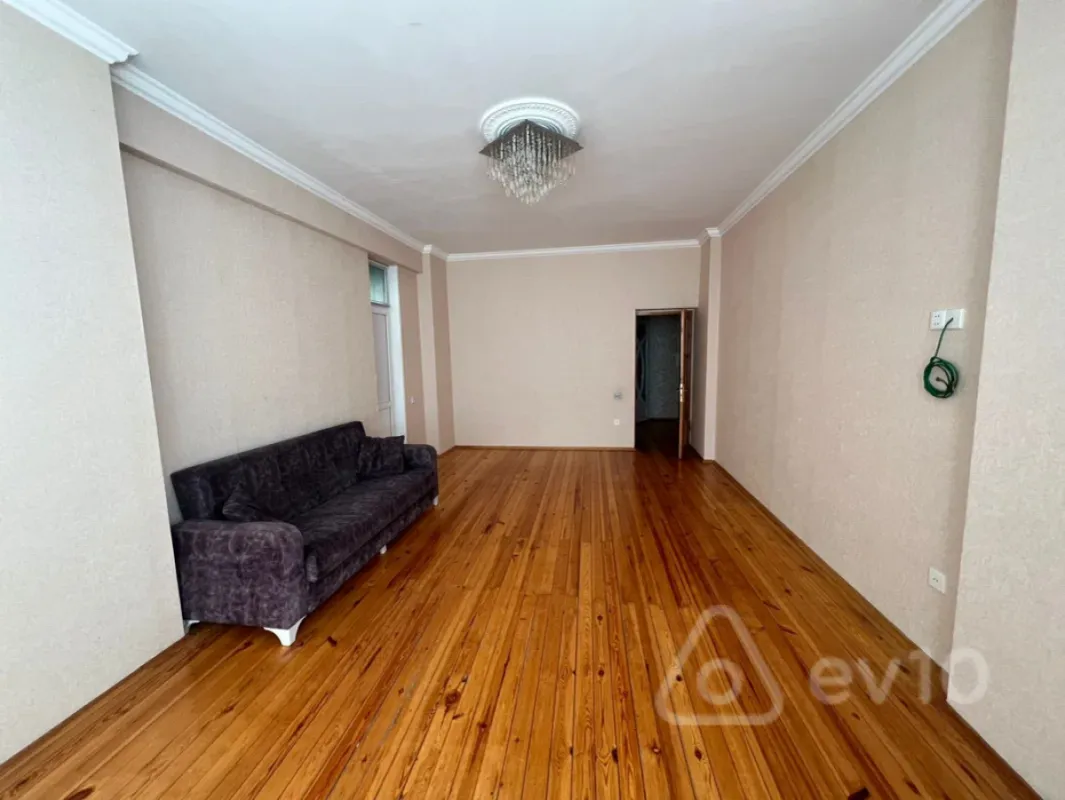 Kirayə verilir 3 otaqlı yeni tikili 80 m²