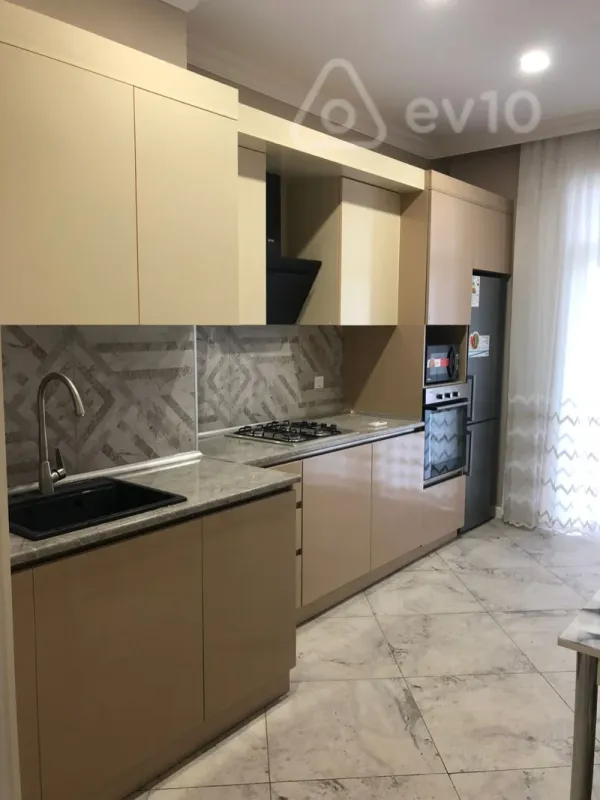 Kirayə verilir 2 otaqlı yeni tikili 100 m²
