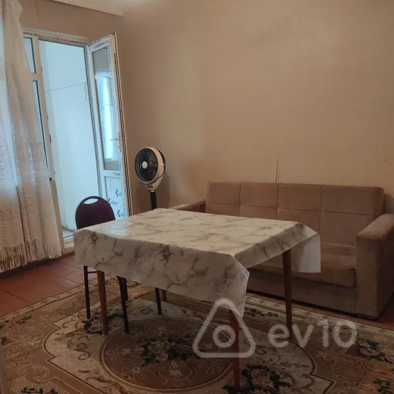 Kirayə verilir 2 otaqlı köhnə tikili 60 m²