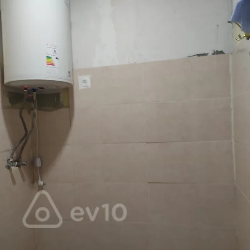 Kirayə verilir 2 otaqlı köhnə tikili 60 m²