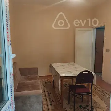 Kirayə verilir 2 otaqlı köhnə tikili 60 m²