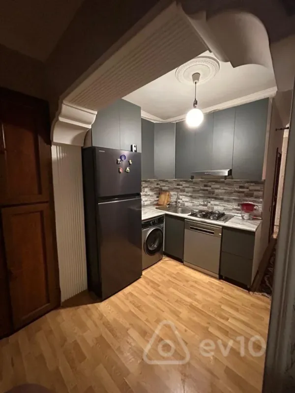 Satılır 3 otaqlı köhnə tikili 85 m²