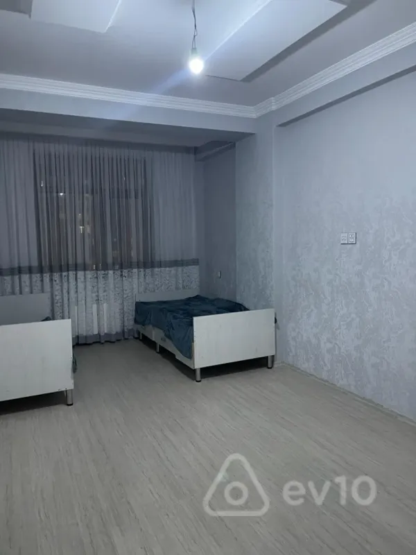 Kirayə verilir 3 otaqlı yeni tikili 100 m²
