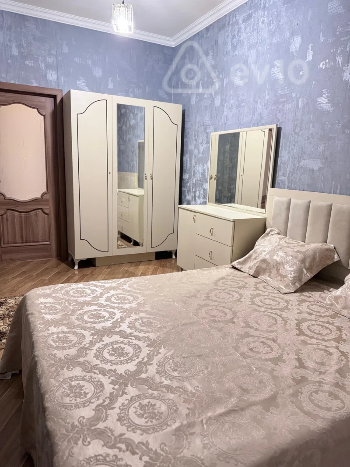 Kirayə verilir 2 otaqlı yeni tikili 72 m²