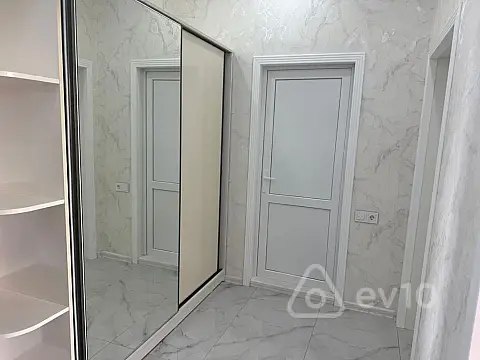 Kirayə verilir 3 otaqlı yeni tikili 110 m²