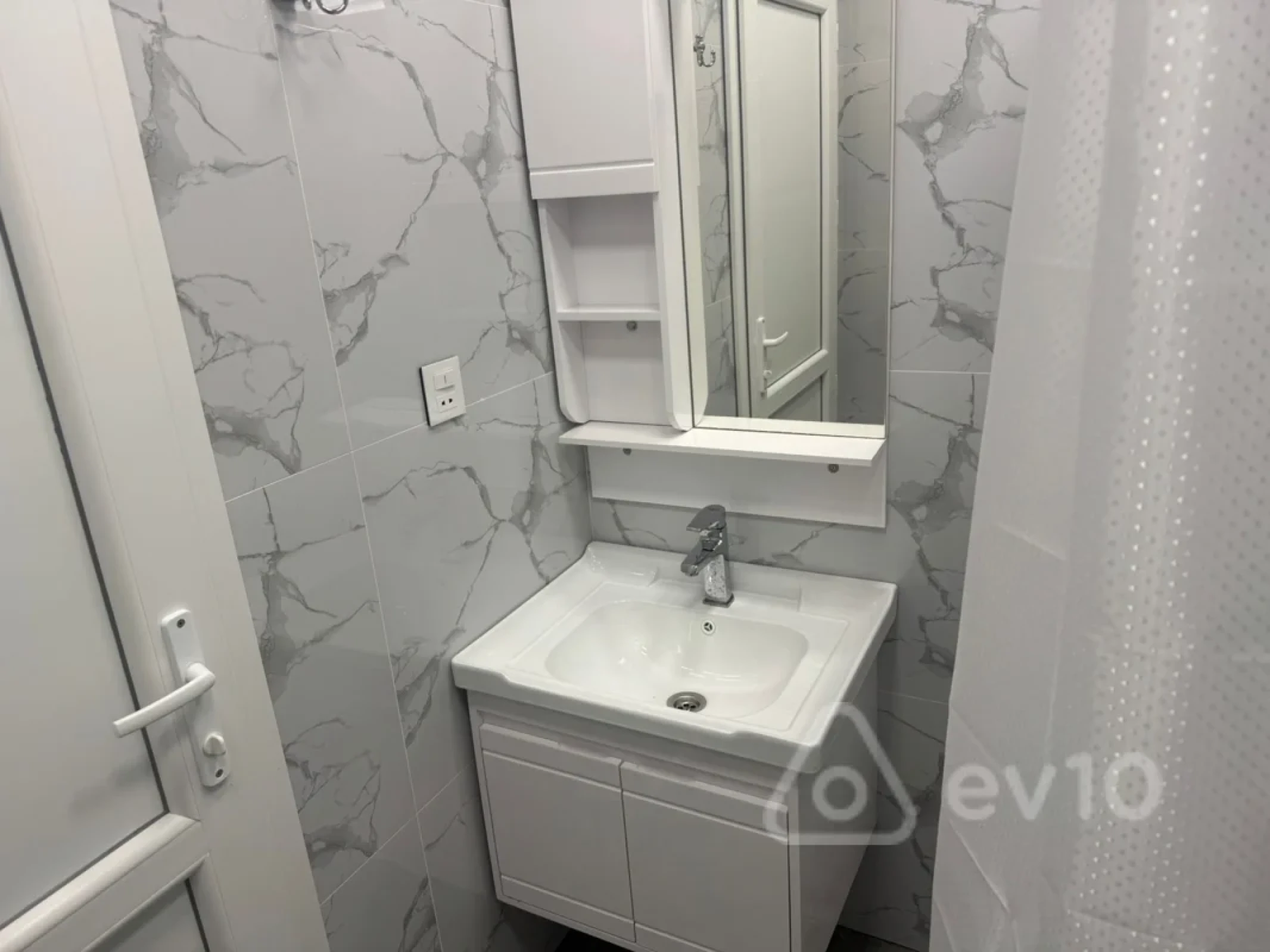 Kirayə verilir 3 otaqlı yeni tikili 110 m²