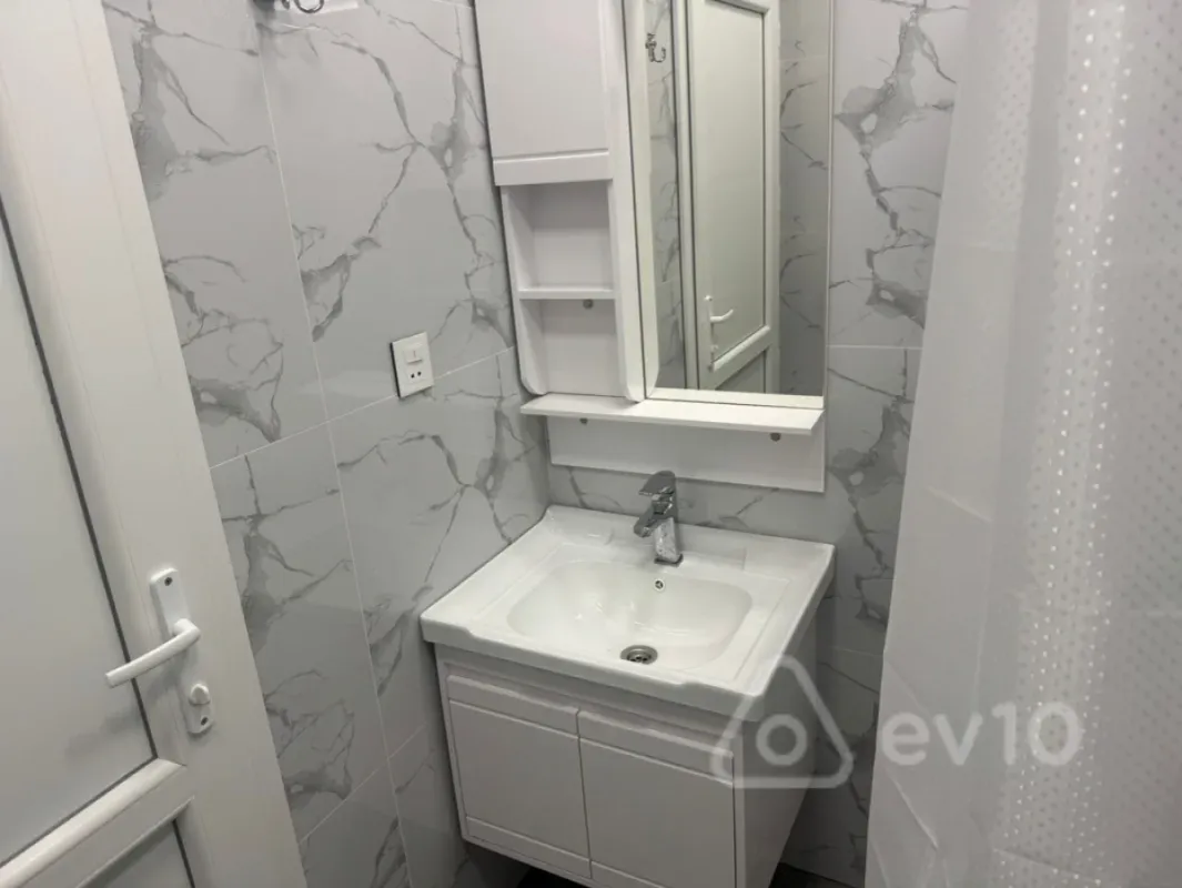 Kirayə verilir 3 otaqlı yeni tikili 110 m²