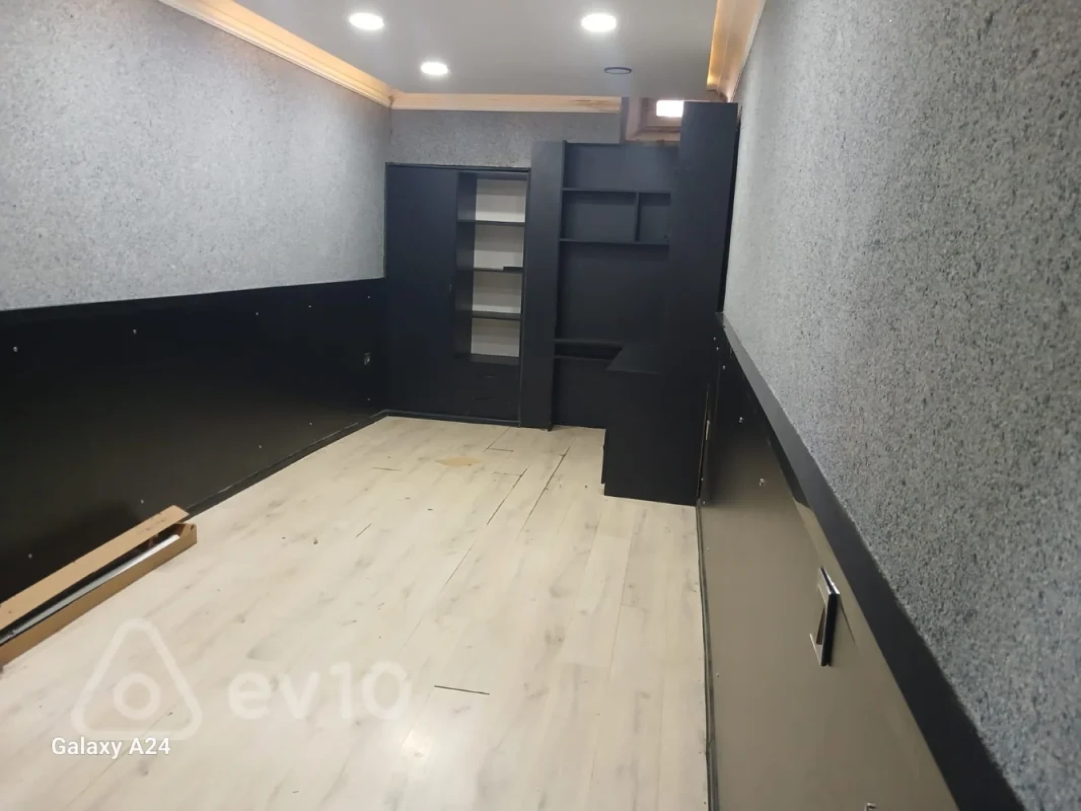 Kirayə verilir 4 otaqlı yeni tikili 100 m²