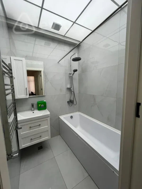 Kirayə verilir 2 otaqlı yeni tikili 76 m²