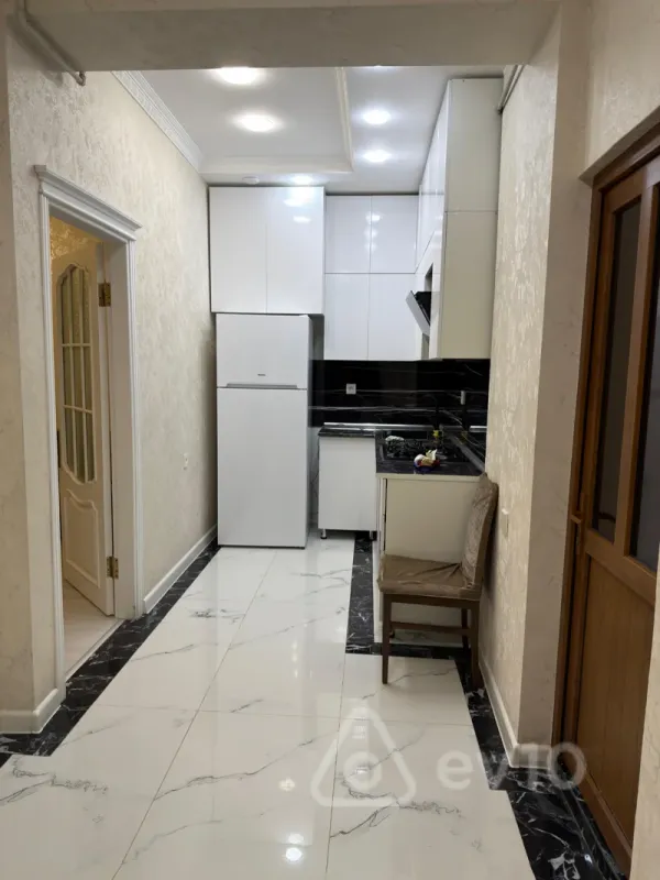 Kirayə verilir 2 otaqlı yeni tikili 65 m²