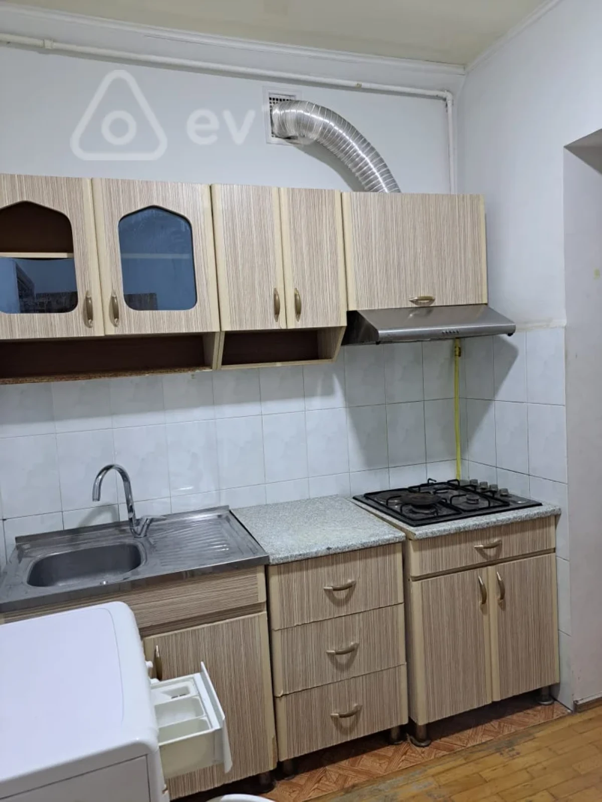 Kirayə verilir 2 otaqlı köhnə tikili 55 m²