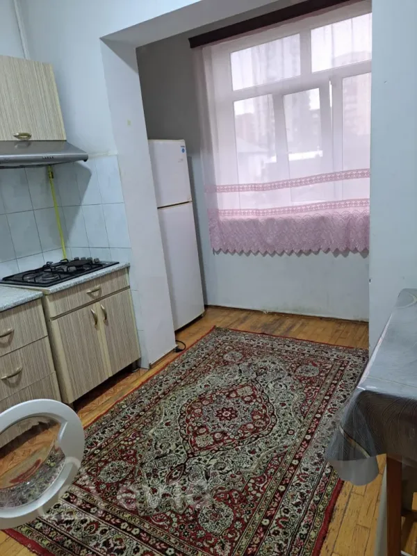 Kirayə verilir 2 otaqlı köhnə tikili 55 m²