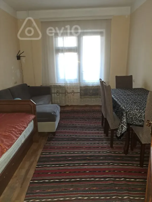 Kirayə verilir 2 otaqlı köhnə tikili 55 m²