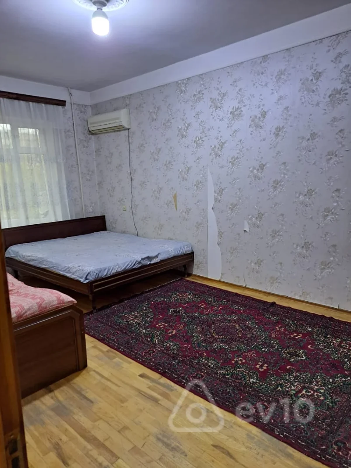 Kirayə verilir 2 otaqlı köhnə tikili 55 m²