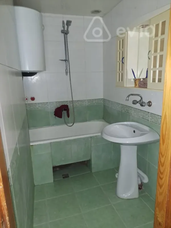 Kirayə verilir 2 otaqlı köhnə tikili 55 m²