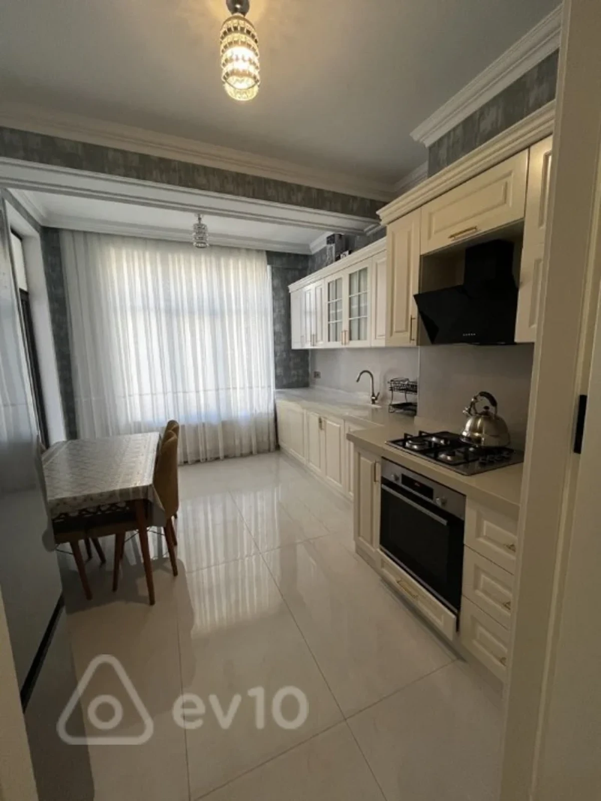 Kirayə verilir 2 otaqlı yeni tikili 90 m²