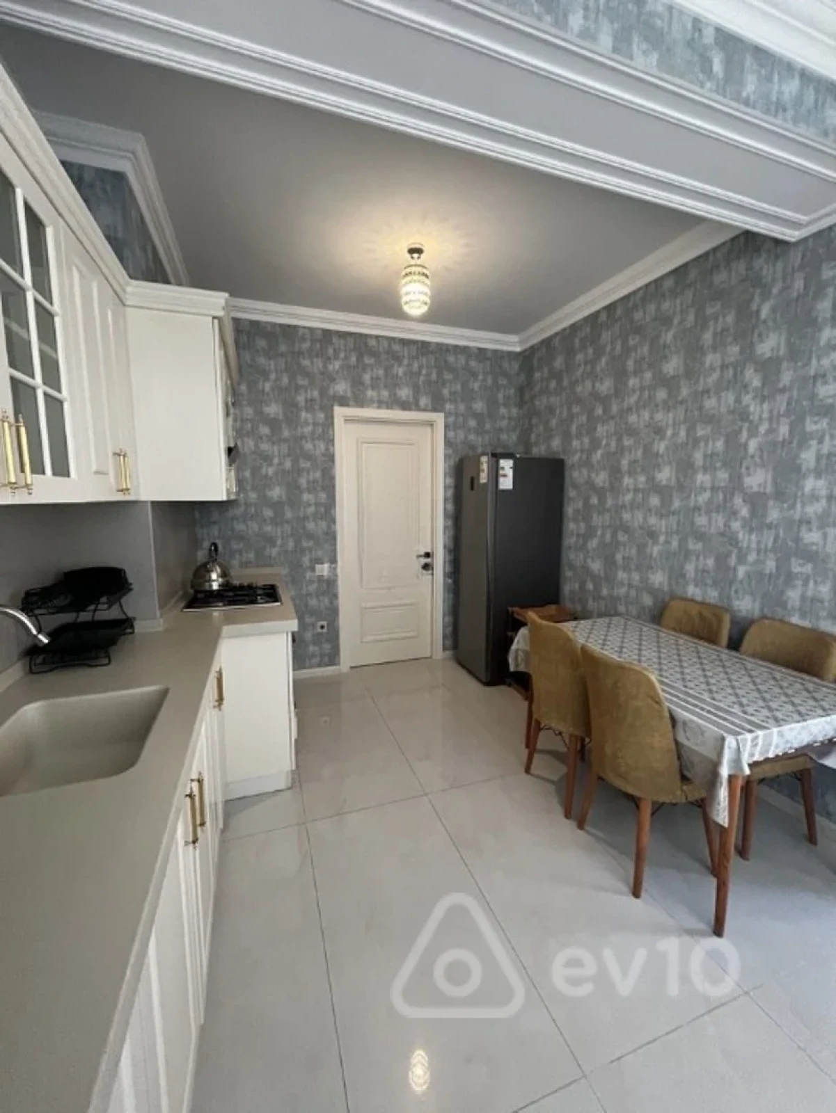 Kirayə verilir 2 otaqlı yeni tikili 90 m²