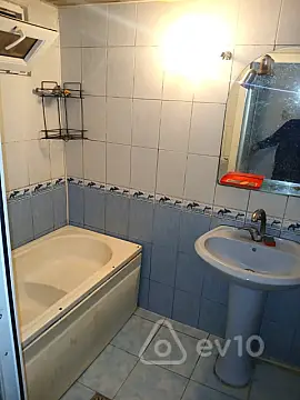 Kirayə verilir 2 otaqlı köhnə tikili 65 m²