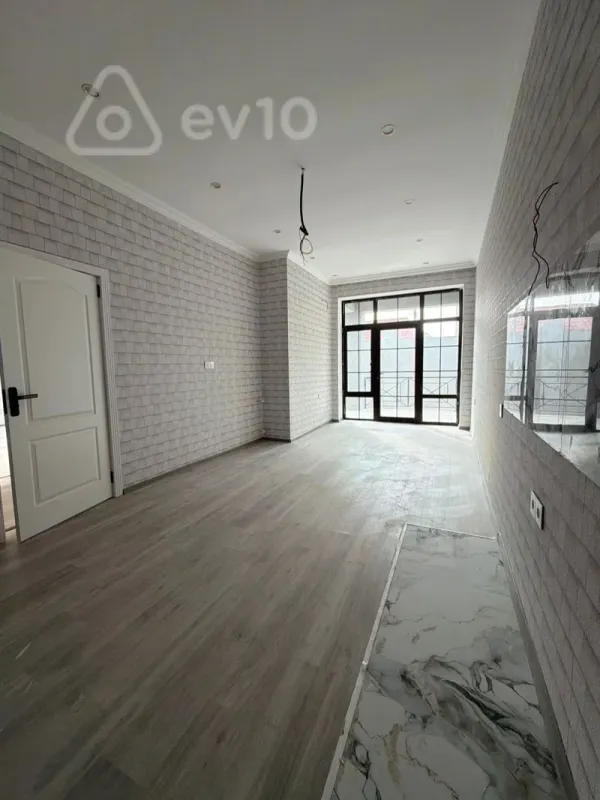 Satılır 7 otaqlı həyət evi 280 m²