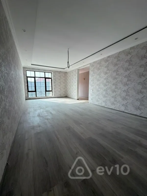 Satılır 7 otaqlı həyət evi 280 m²