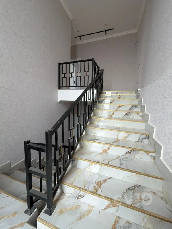 Satılır 7 otaqlı həyət evi 280 m²