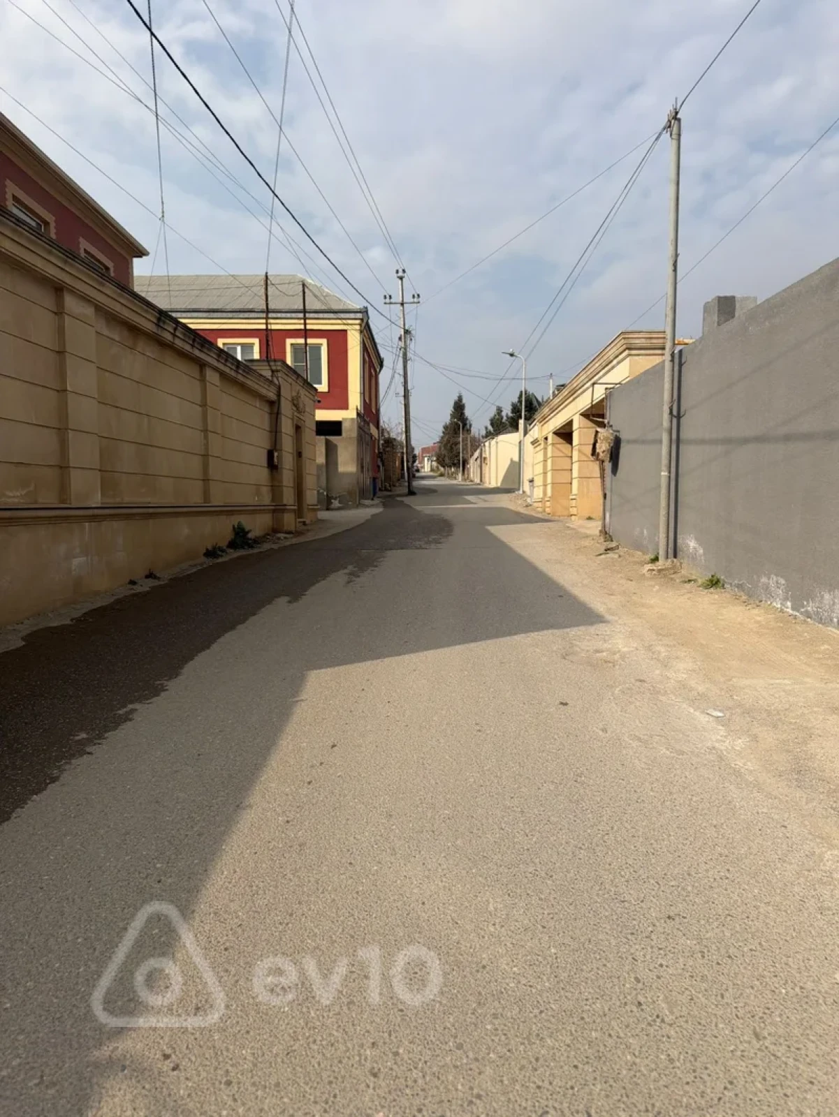 Satılır 7 otaqlı həyət evi 280 m²