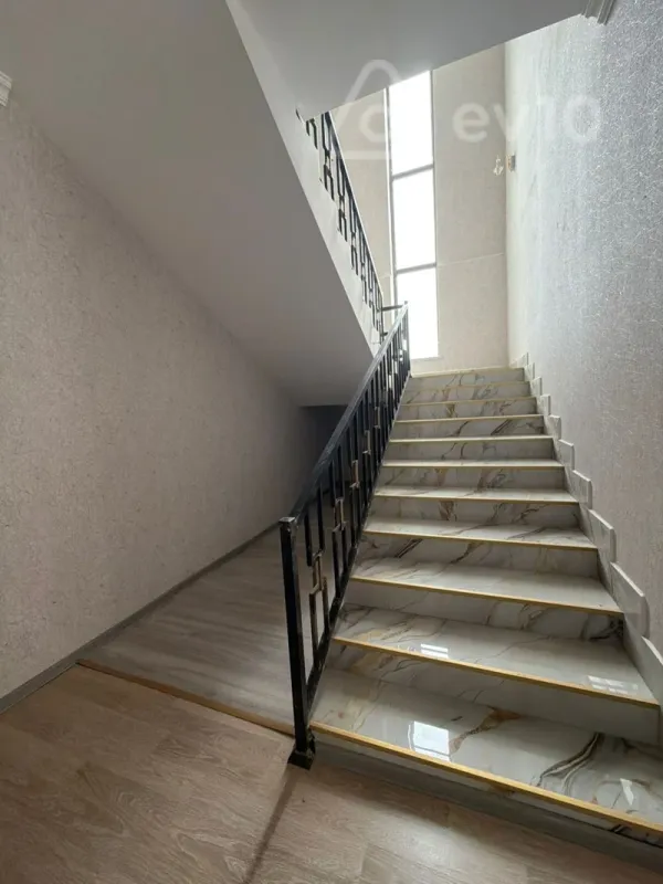 Satılır 7 otaqlı həyət evi 280 m²