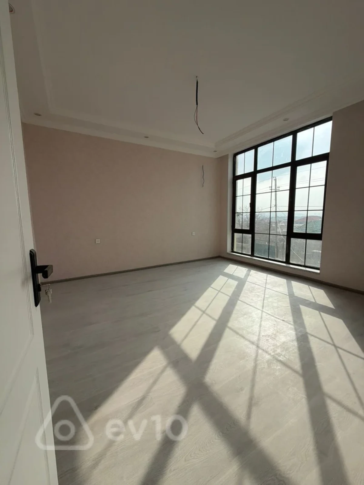 Satılır 7 otaqlı həyət evi 280 m²