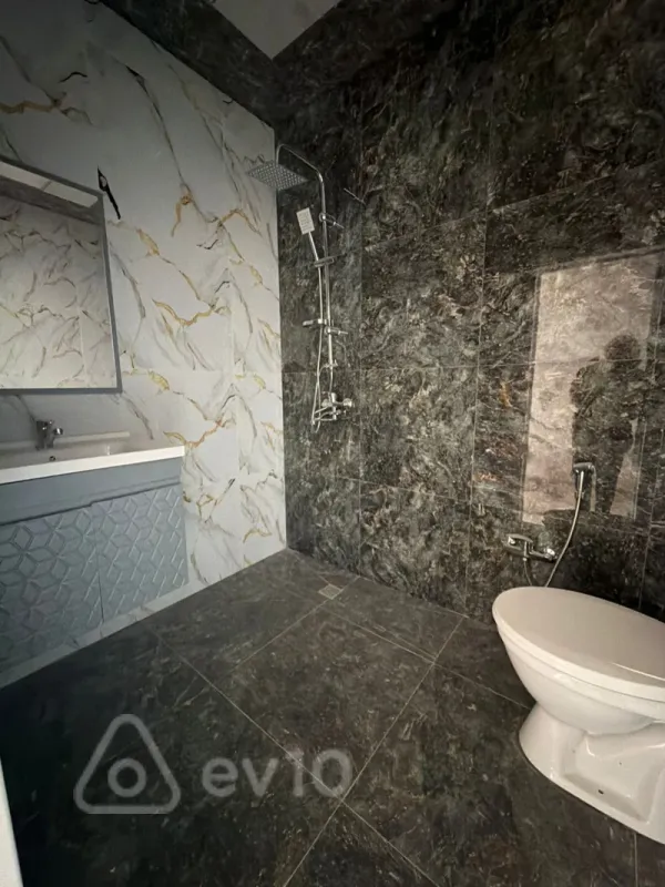 Satılır 7 otaqlı həyət evi 280 m²