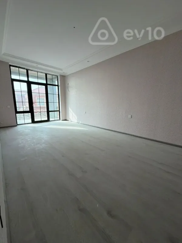 Satılır 7 otaqlı həyət evi 280 m²