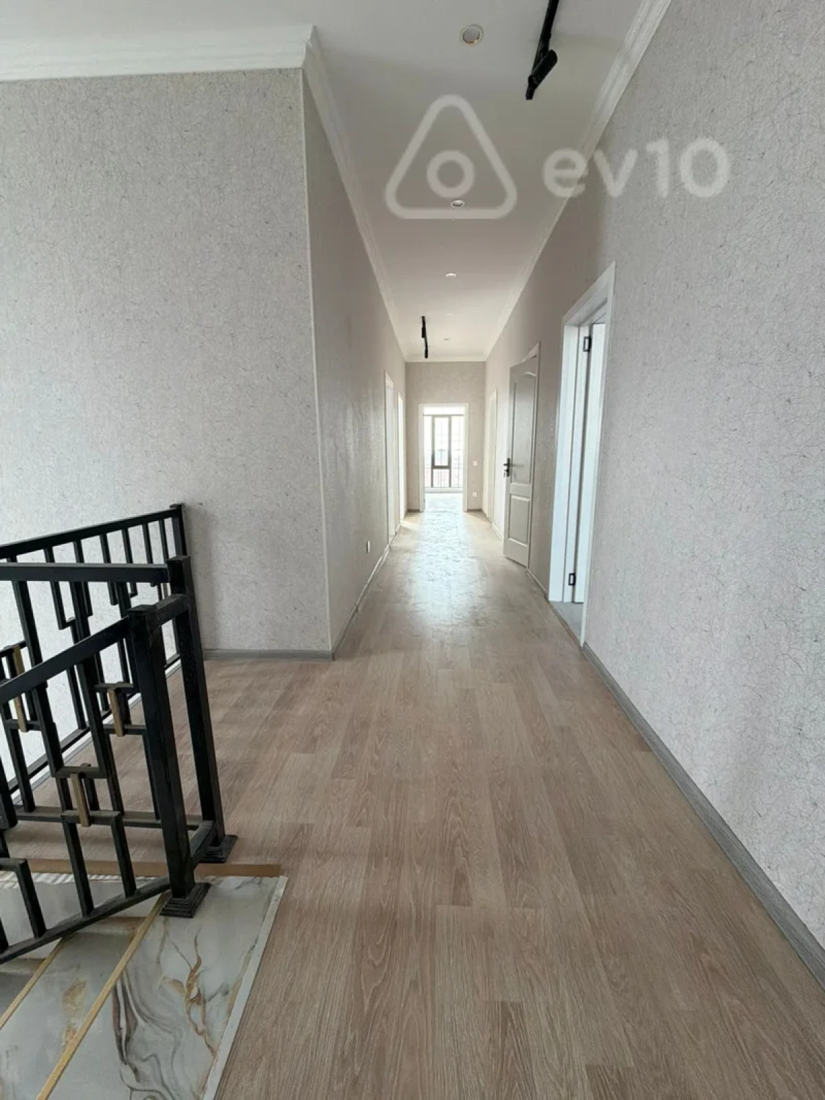 Satılır 7 otaqlı həyət evi 280 m²