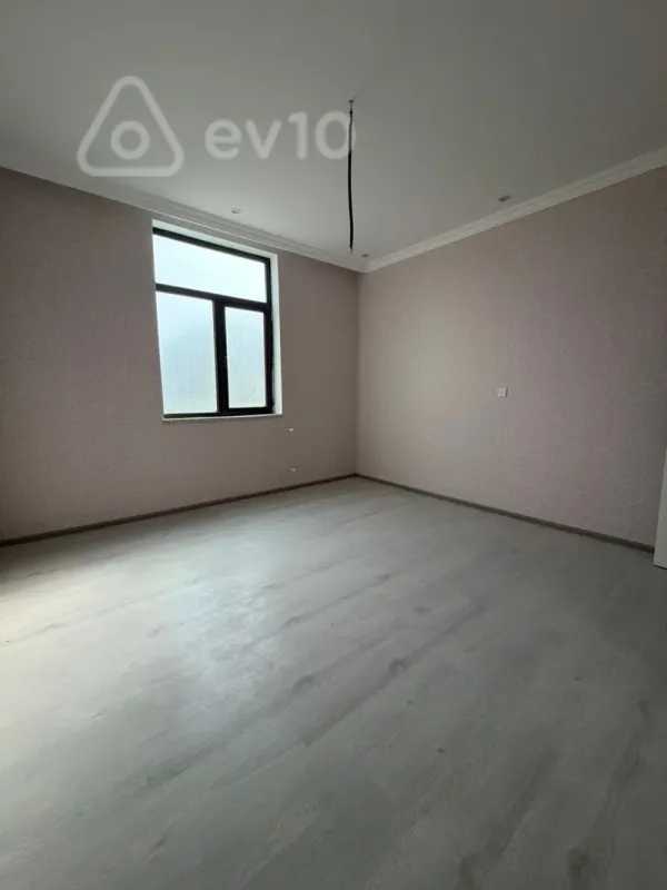 Satılır 7 otaqlı həyət evi 280 m²