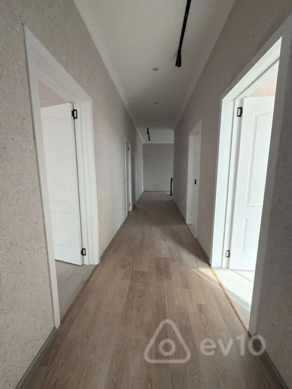 Satılır 7 otaqlı həyət evi 280 m²