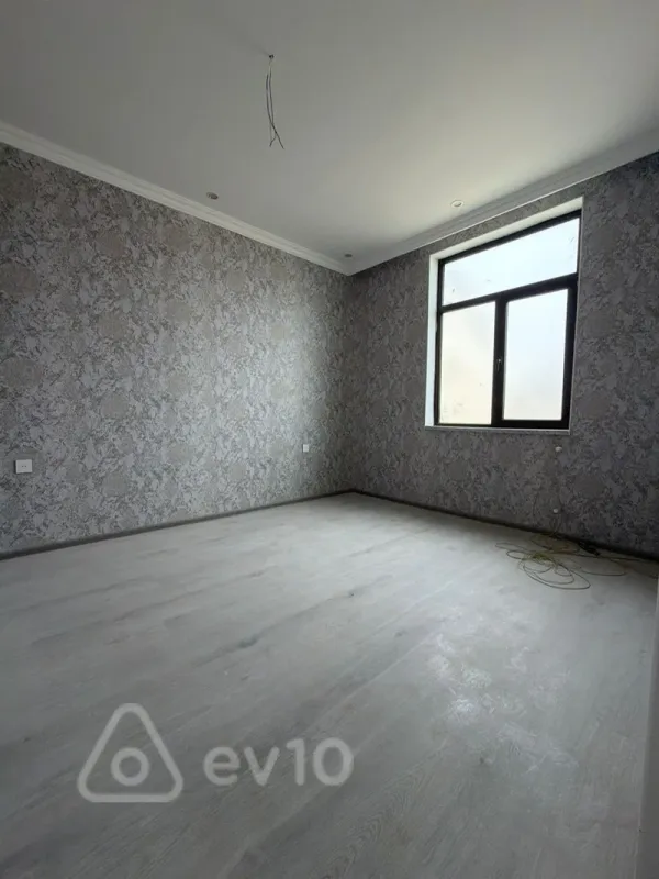 Satılır 7 otaqlı həyət evi 280 m²