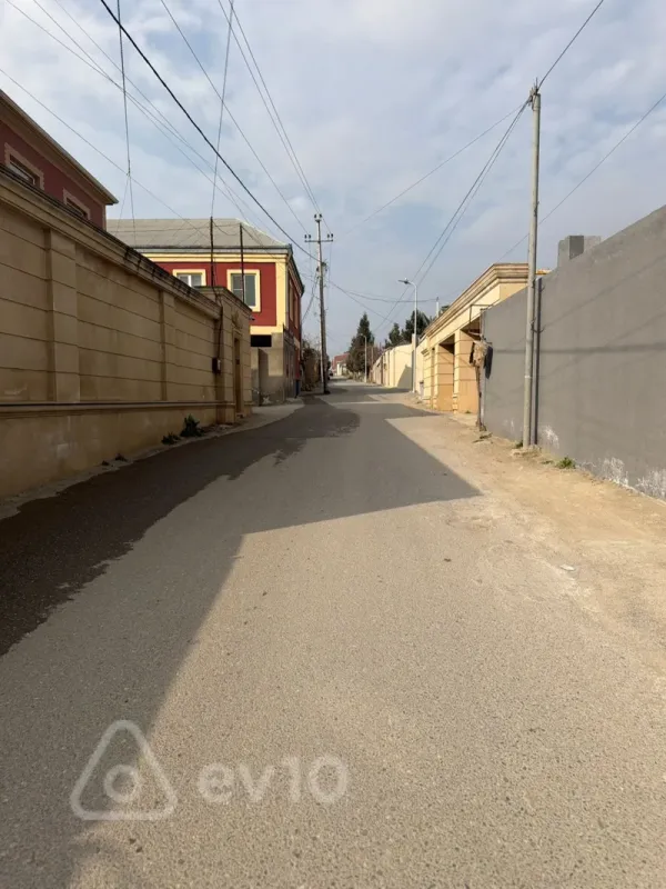 Satılır 7 otaqlı həyət evi 280 m²