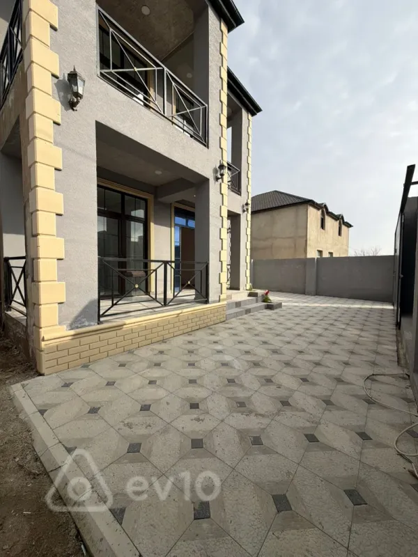 Satılır 7 otaqlı həyət evi 280 m²