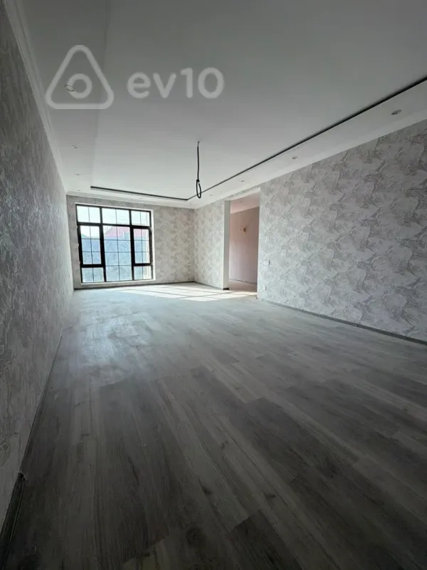Satılır 7 otaqlı həyət evi 280 m²
