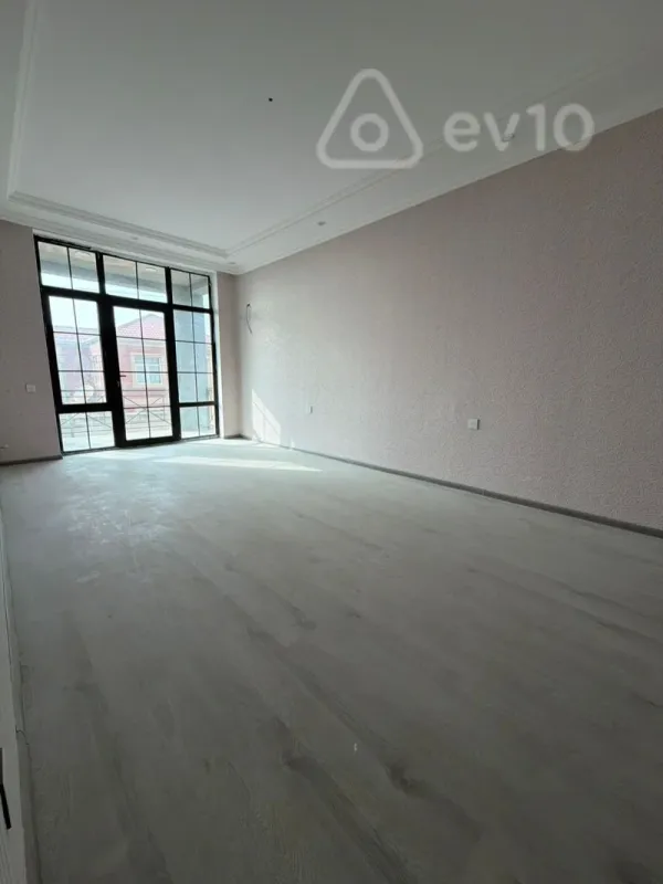 Satılır 7 otaqlı həyət evi 280 m²